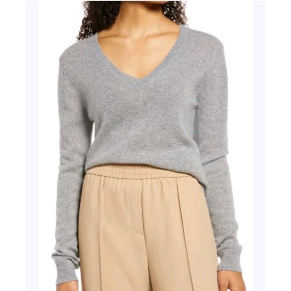 Nordstrom Signature V-Neck Cashmere Pullover in Soft Gray Size M